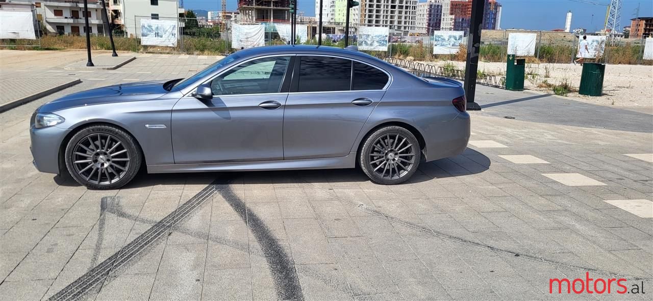 2013' BMW 530 photo #3