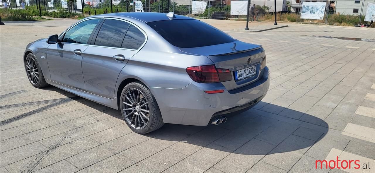 2013' BMW 530 photo #5