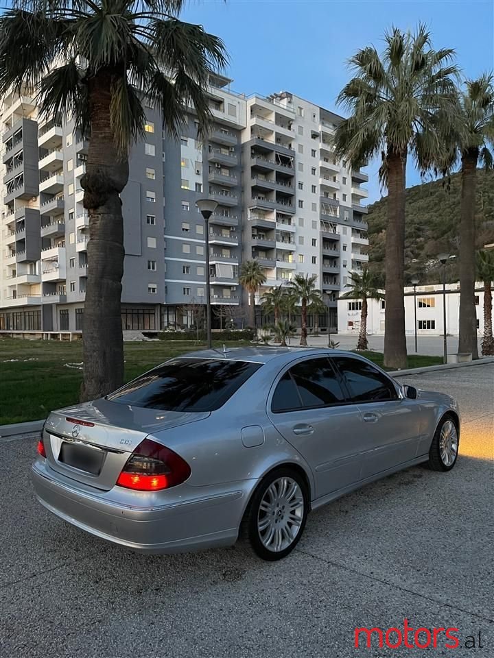 2008' Mercedes-Benz E 320 photo #3