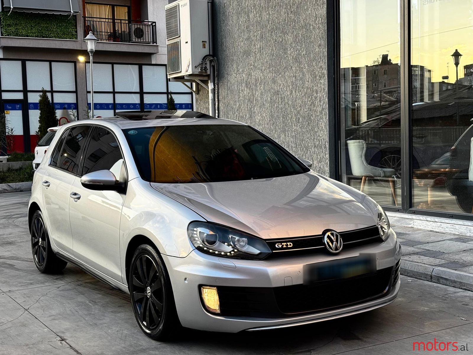 2010' Volkswagen Golf photo #1