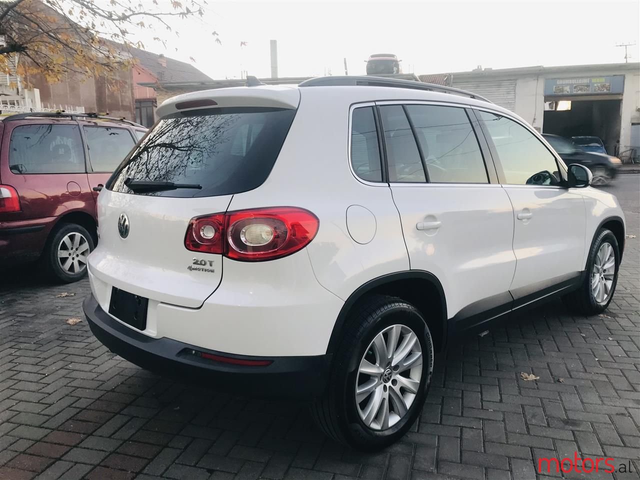 2010' Volkswagen Tiguan photo #6