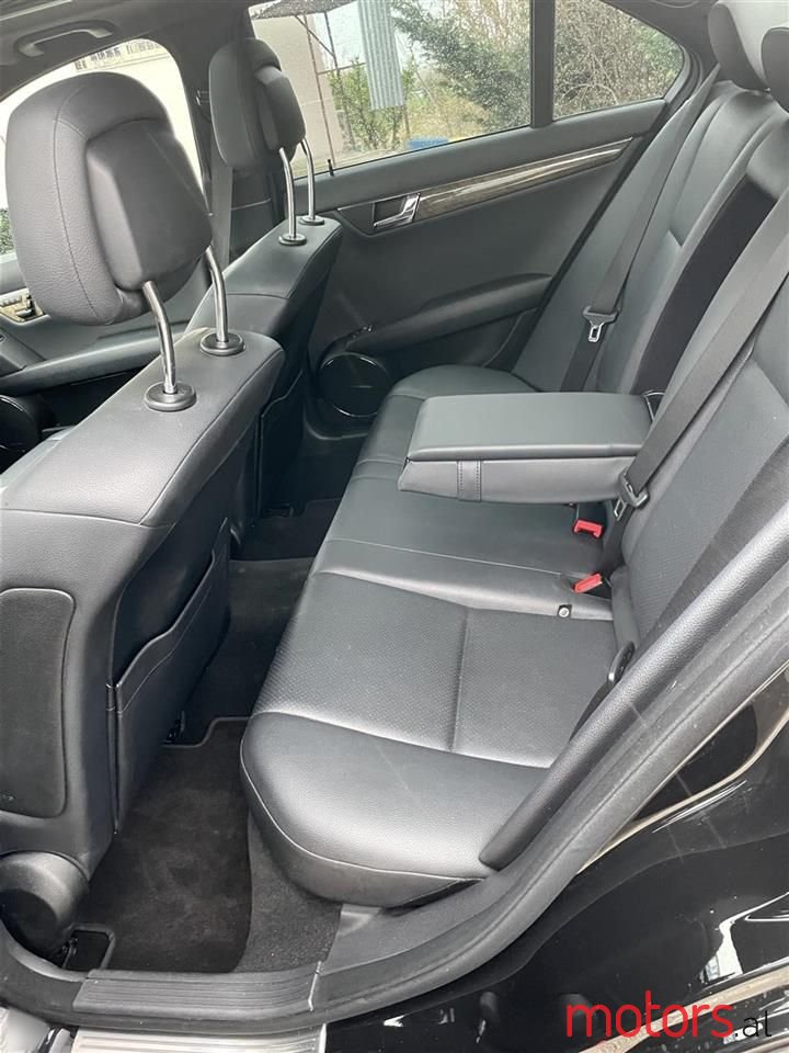 2011' Mercedes-Benz C 300 photo #6