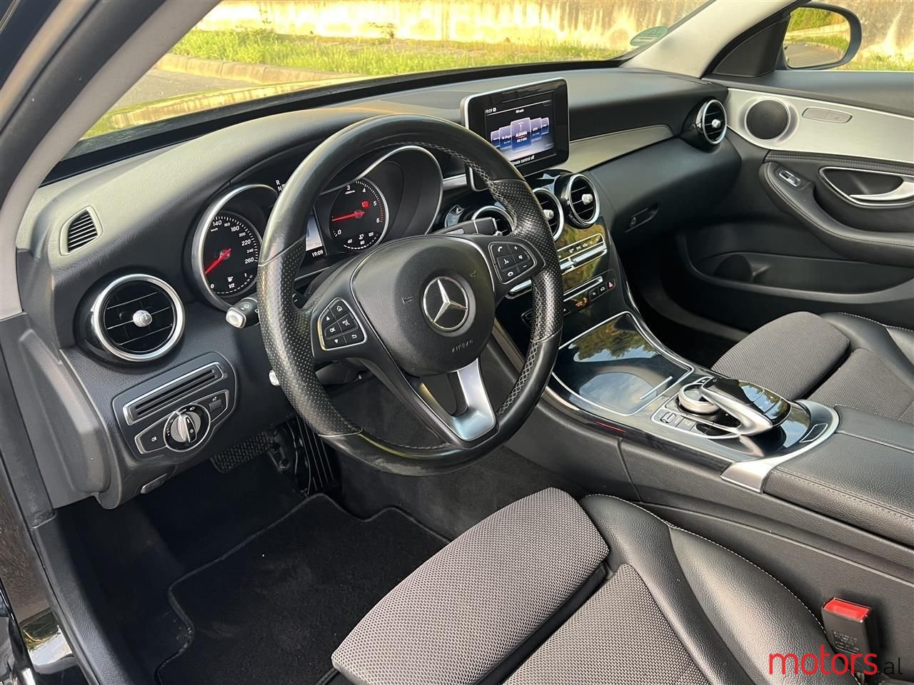 2015' Mercedes-Benz C 220 photo #3