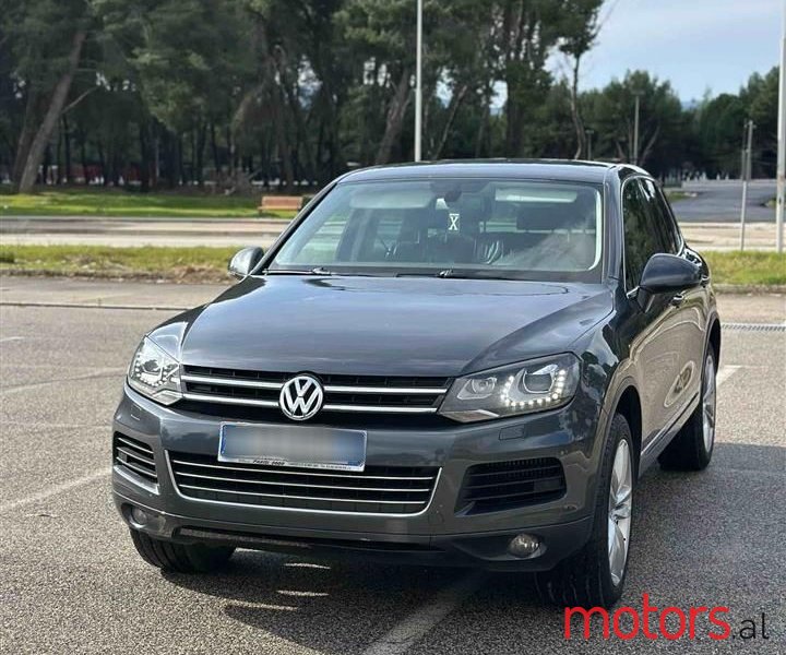 2012' Volkswagen Touareg photo #1