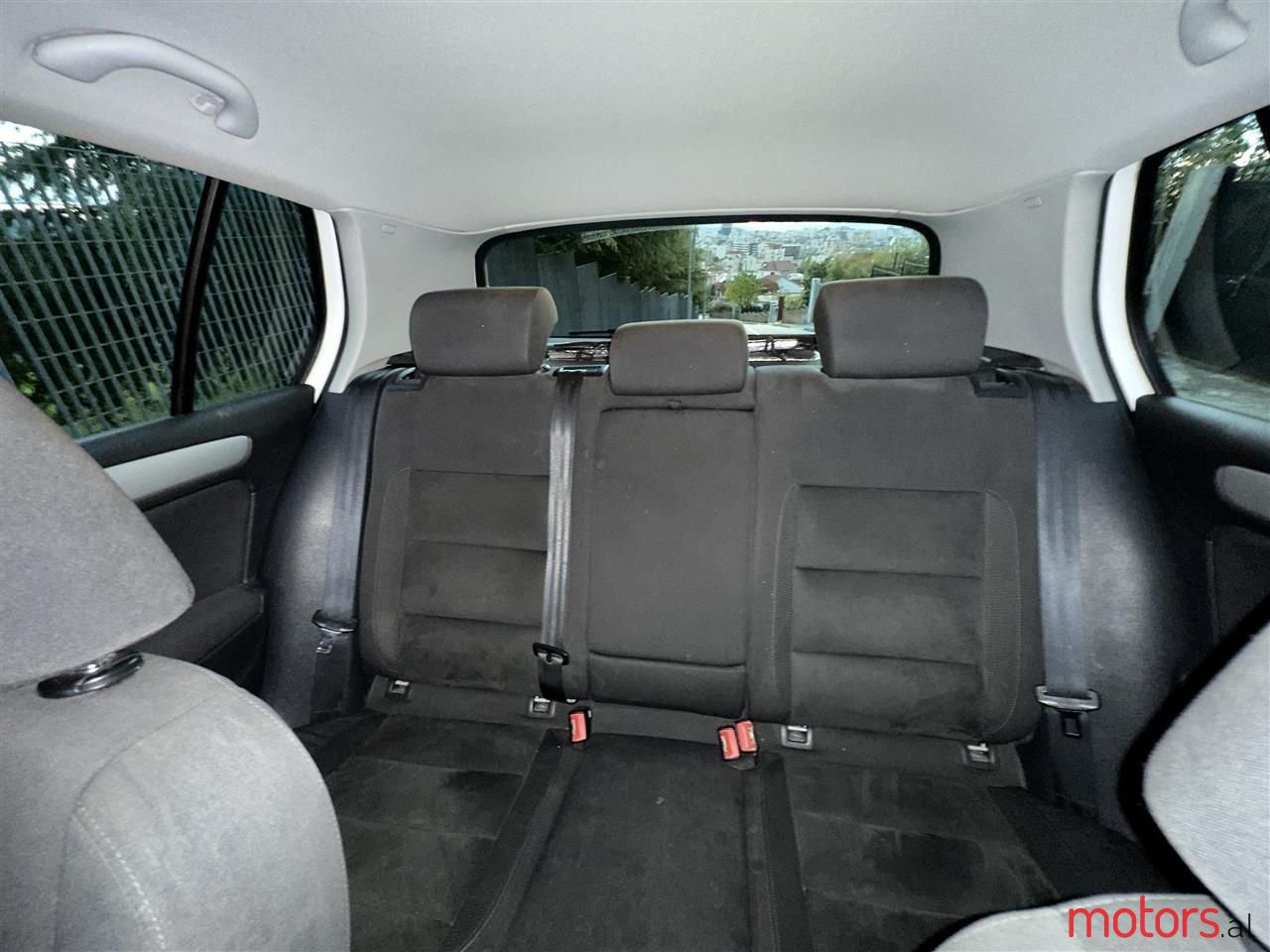 2011' Volkswagen Golf photo #2