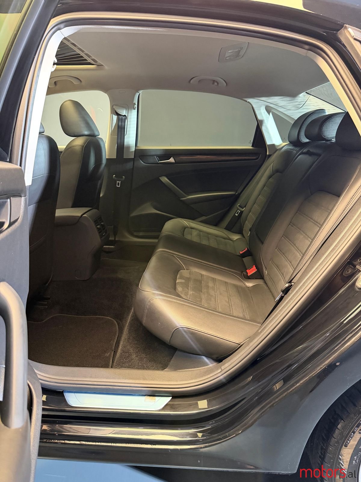 2014' Volkswagen Passat photo #2