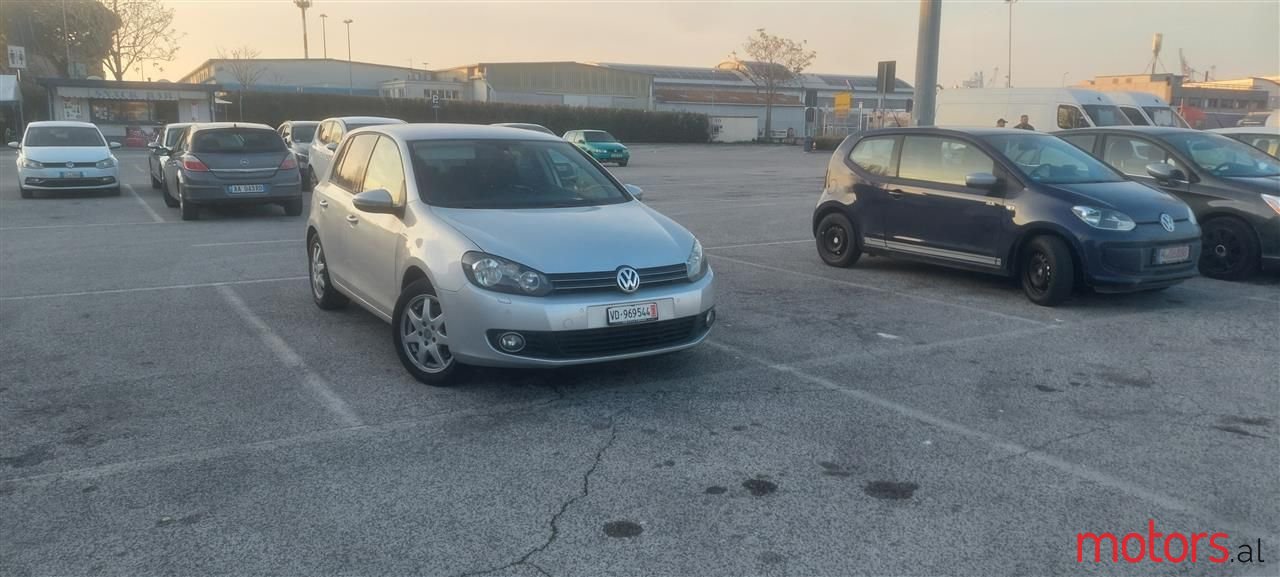 2009' Volkswagen Golf photo #4