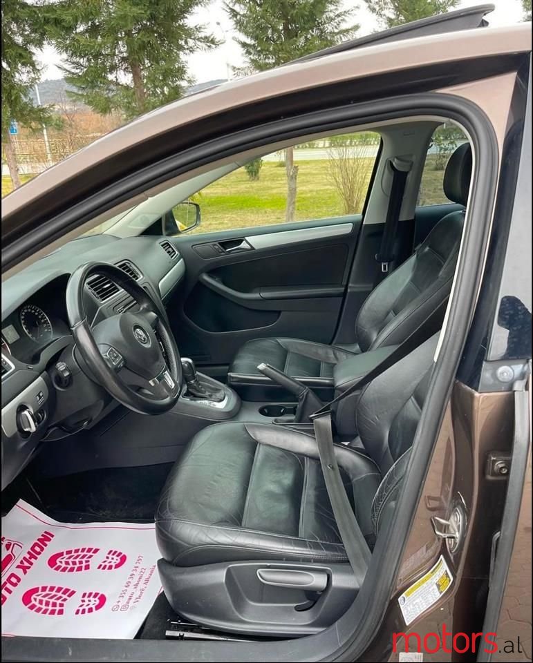 2014' Volkswagen Jetta photo #5