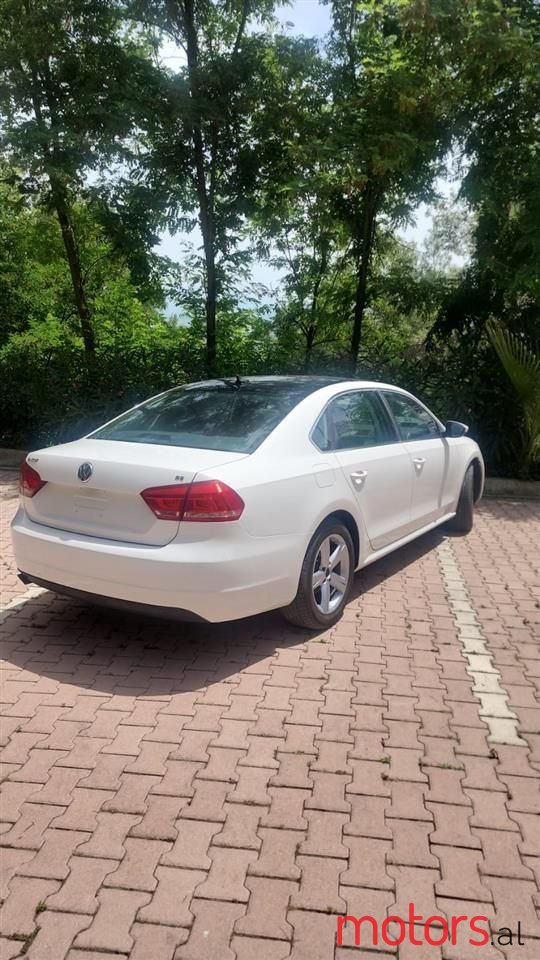 2013' Volkswagen Passat photo #4