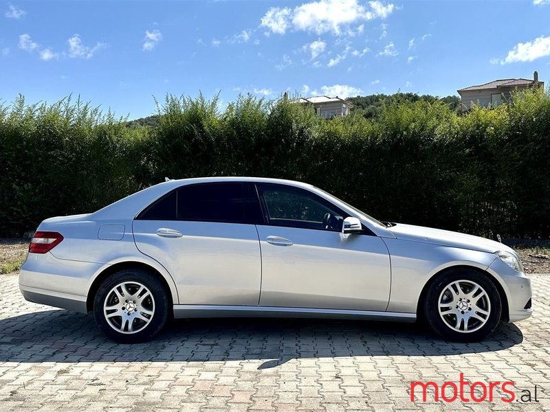 2010' Mercedes-Benz E 220 photo #2