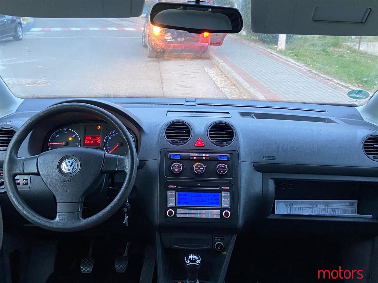 2009' Volkswagen Caddy photo #5