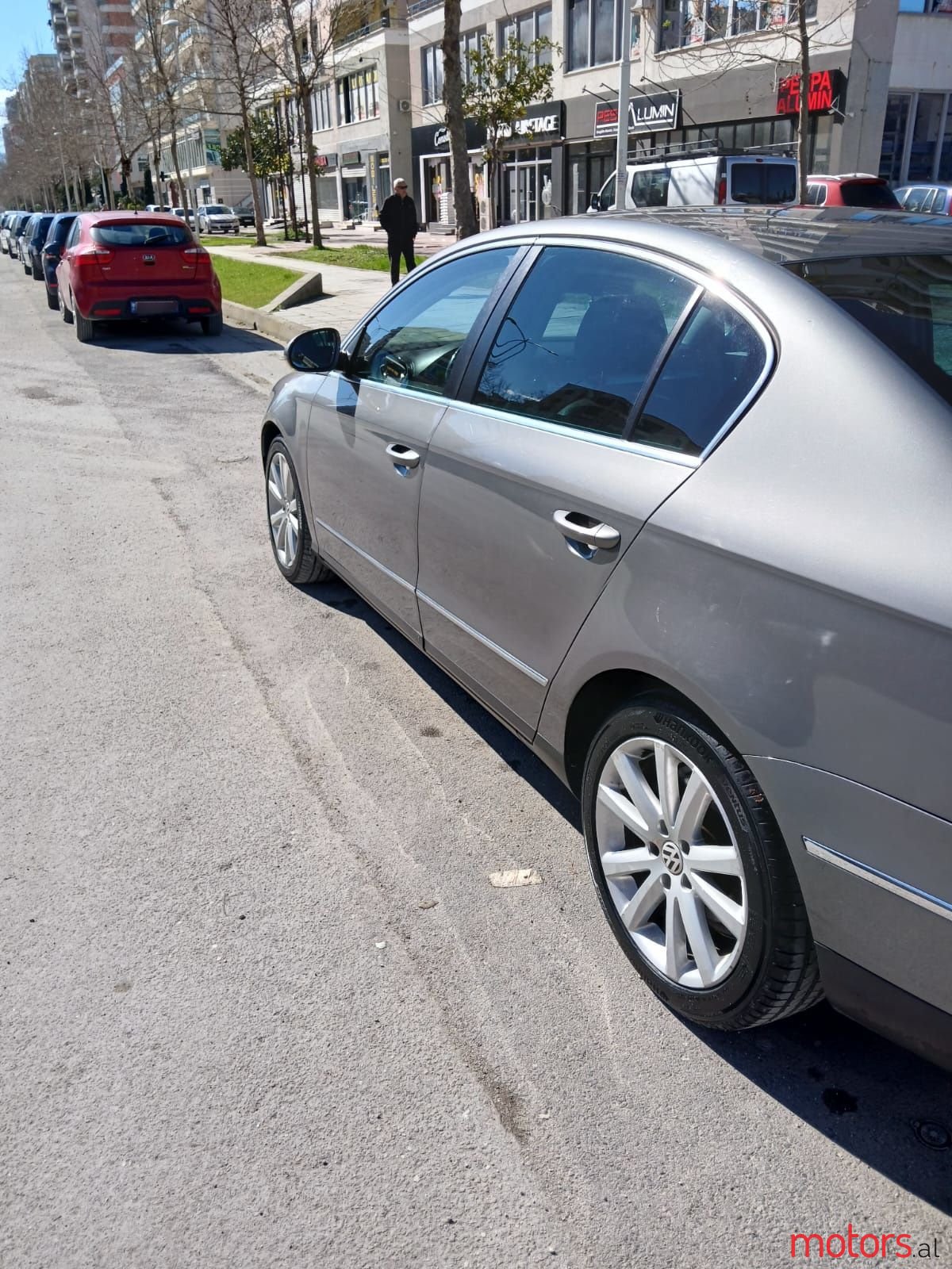 2008' Volkswagen Passat photo #4