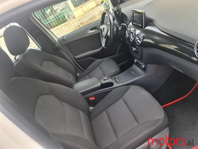 2013' Mercedes-Benz B 200 photo #4