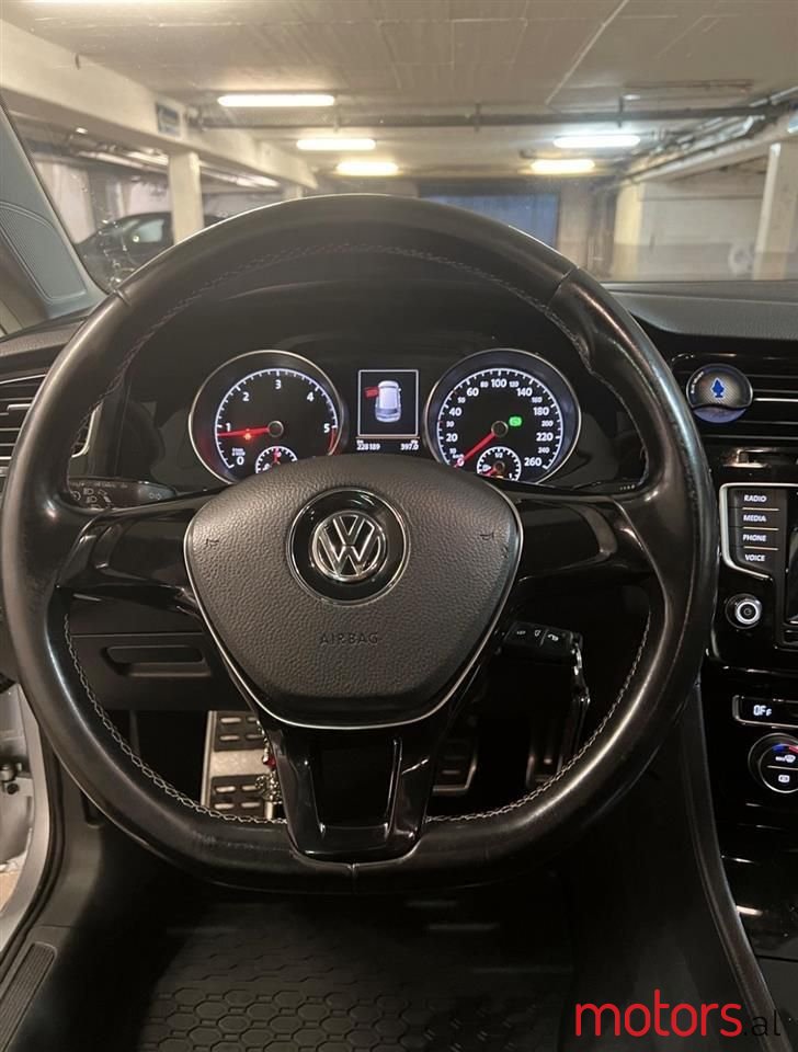 2015' Volkswagen Golf photo #2