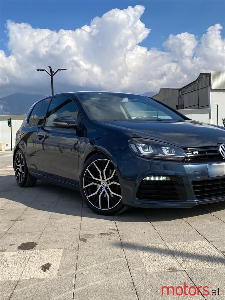 2011' Volkswagen Golf photo #3