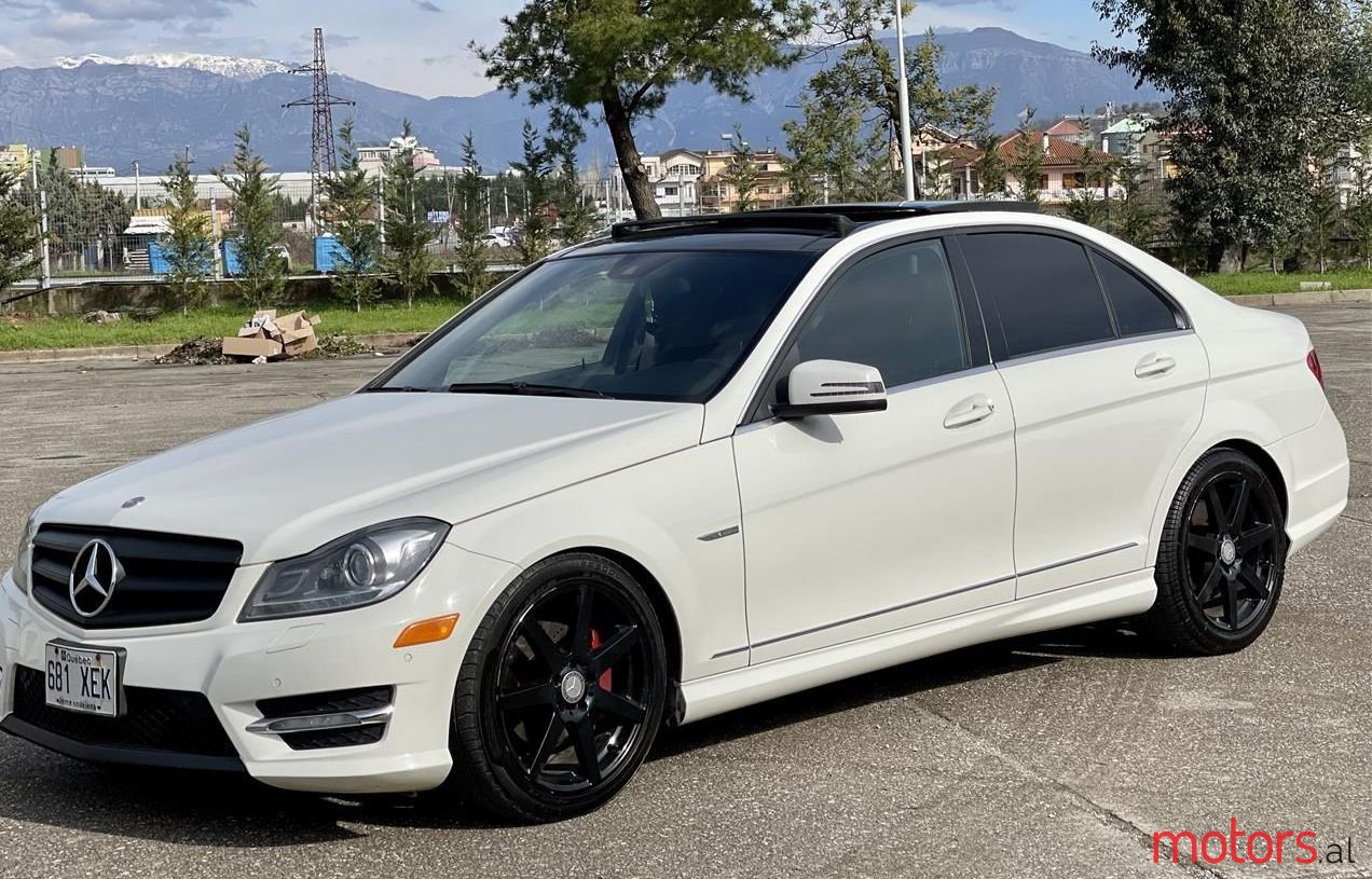 2012' Mercedes-Benz C 300 photo #1