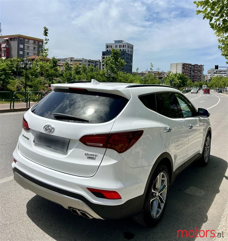 2017' Hyundai Santa Fe photo #4