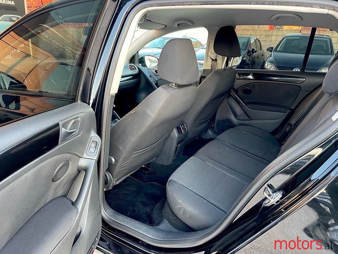 2009' Volkswagen Golf photo #3