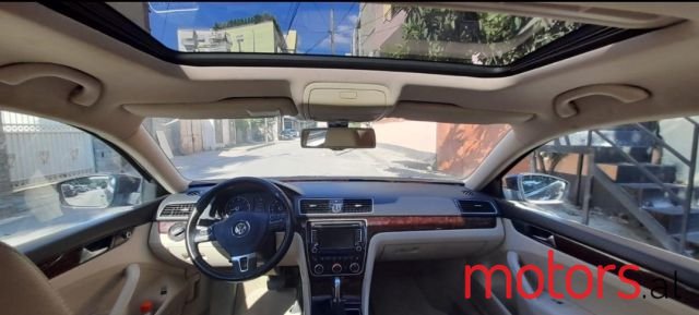 2013' Volkswagen Passat photo #4