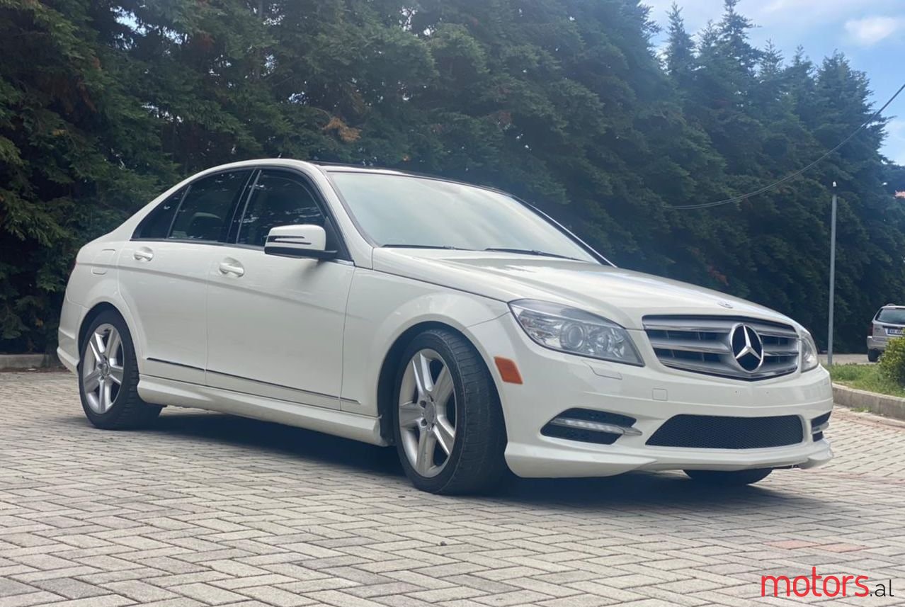 2011' Mercedes-Benz C 300 photo #1