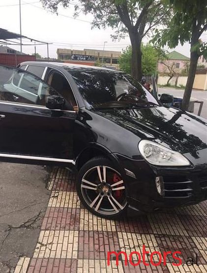 2005' Porsche Cayenne photo #2