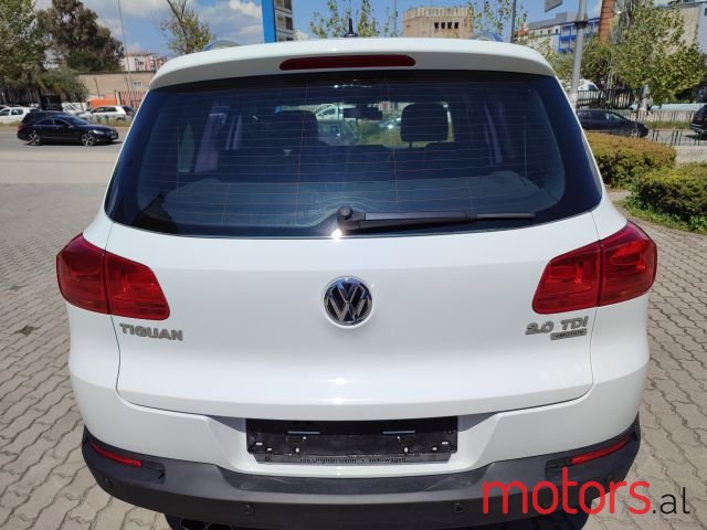 2015' Volkswagen Tiguan photo #4