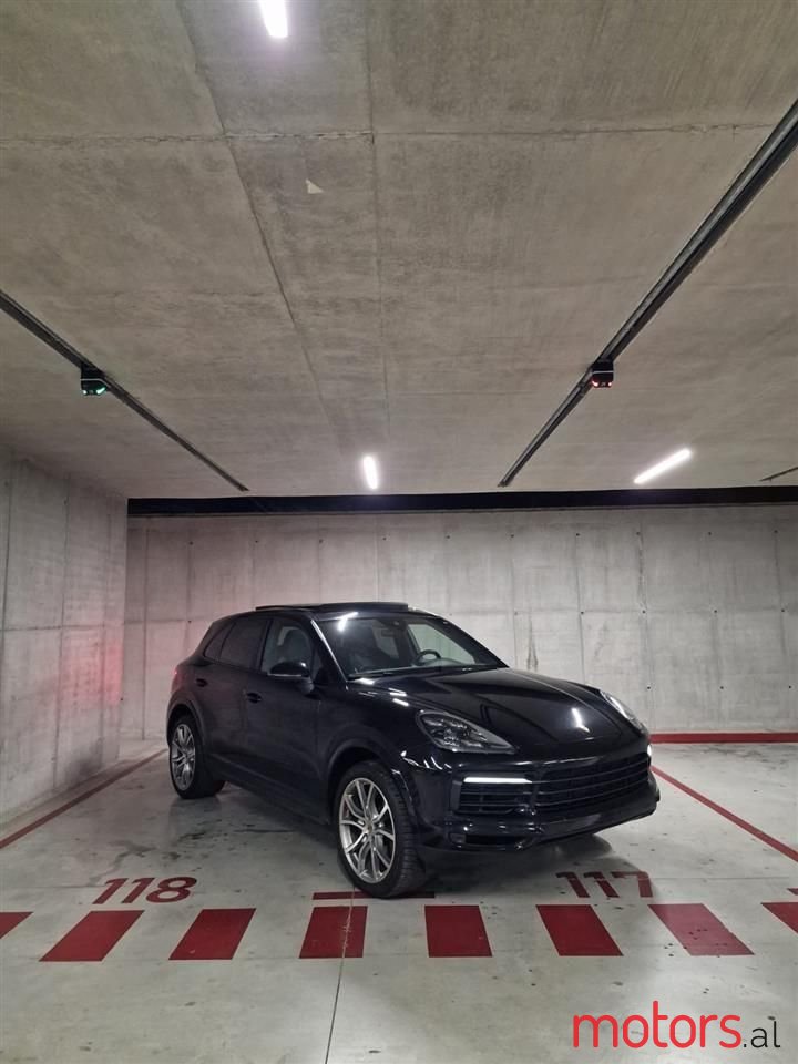 2020' Porsche Cayenne photo #3