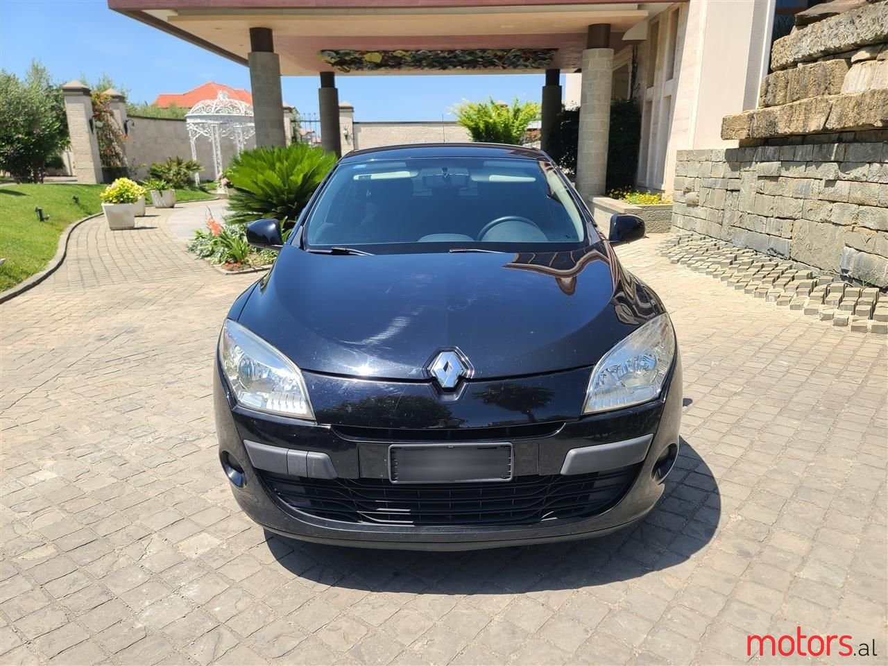 2012' Renault Megane photo #2