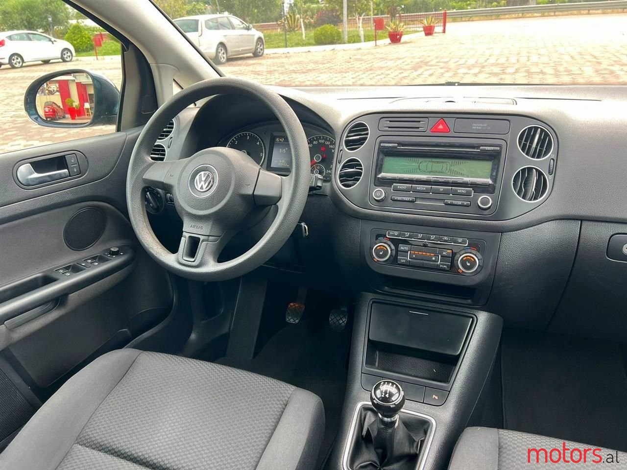 2010' Volkswagen Golf photo #6