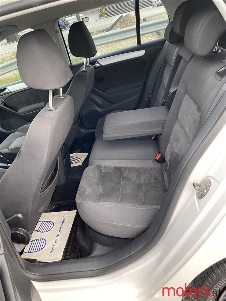 2010' Volkswagen Golf photo #3