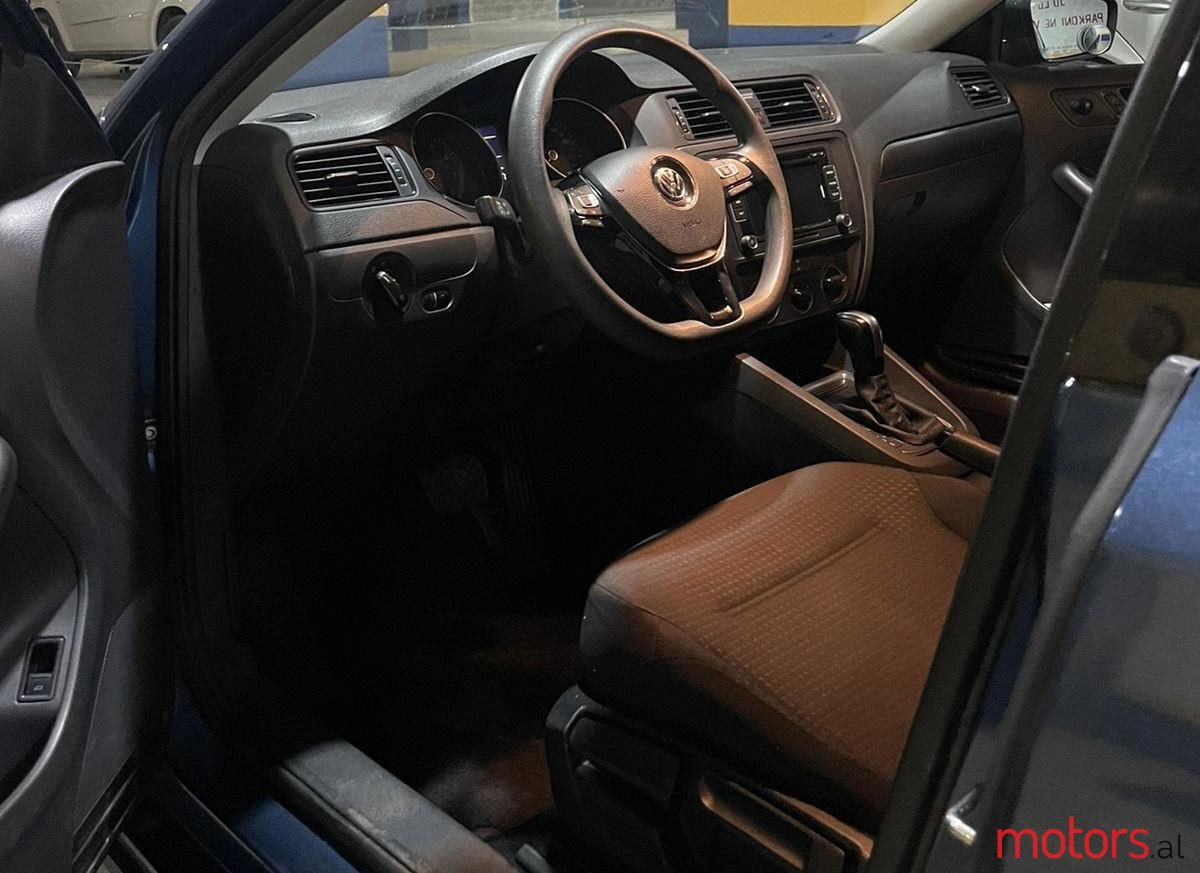 2015' Volkswagen Jetta photo #2