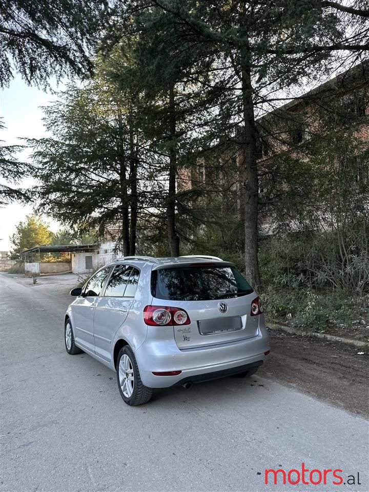 2010' Volkswagen Golf Plus photo #4