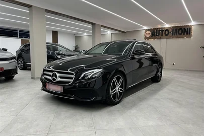 2016' Mercedes-Benz E 220