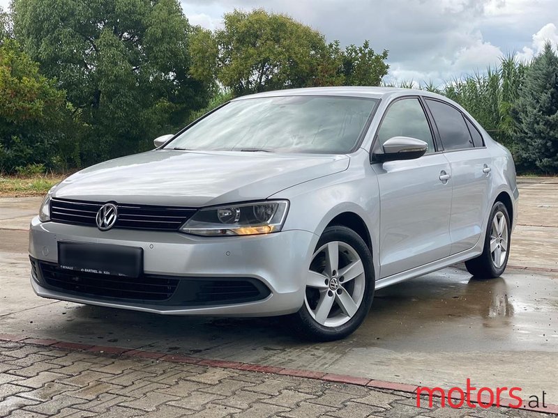 2011' Volkswagen Jetta photo #1