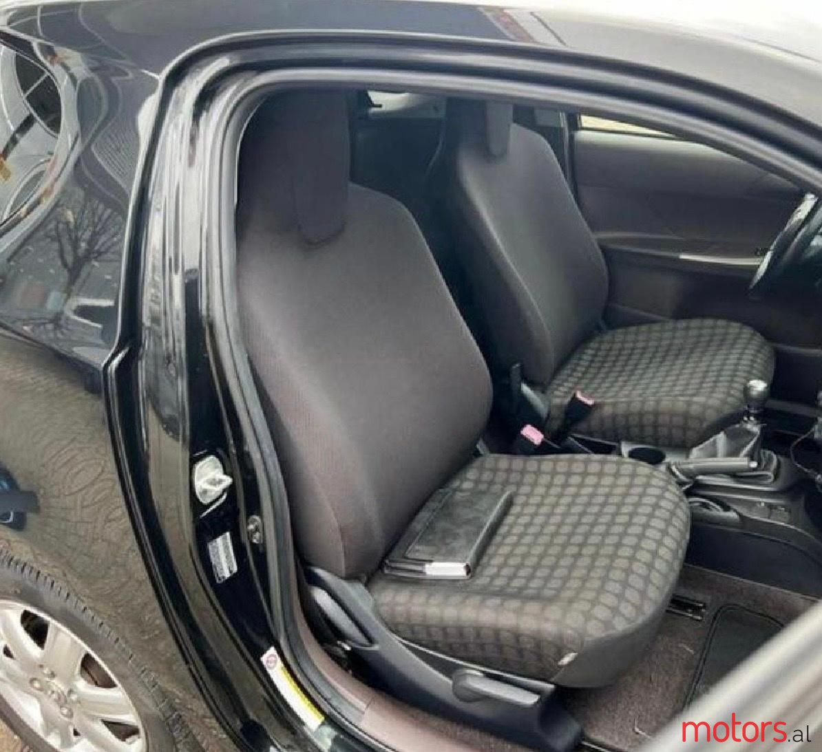 2009' Toyota iQ photo #2