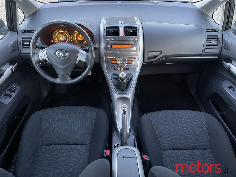 2007' Toyota Auris photo #4