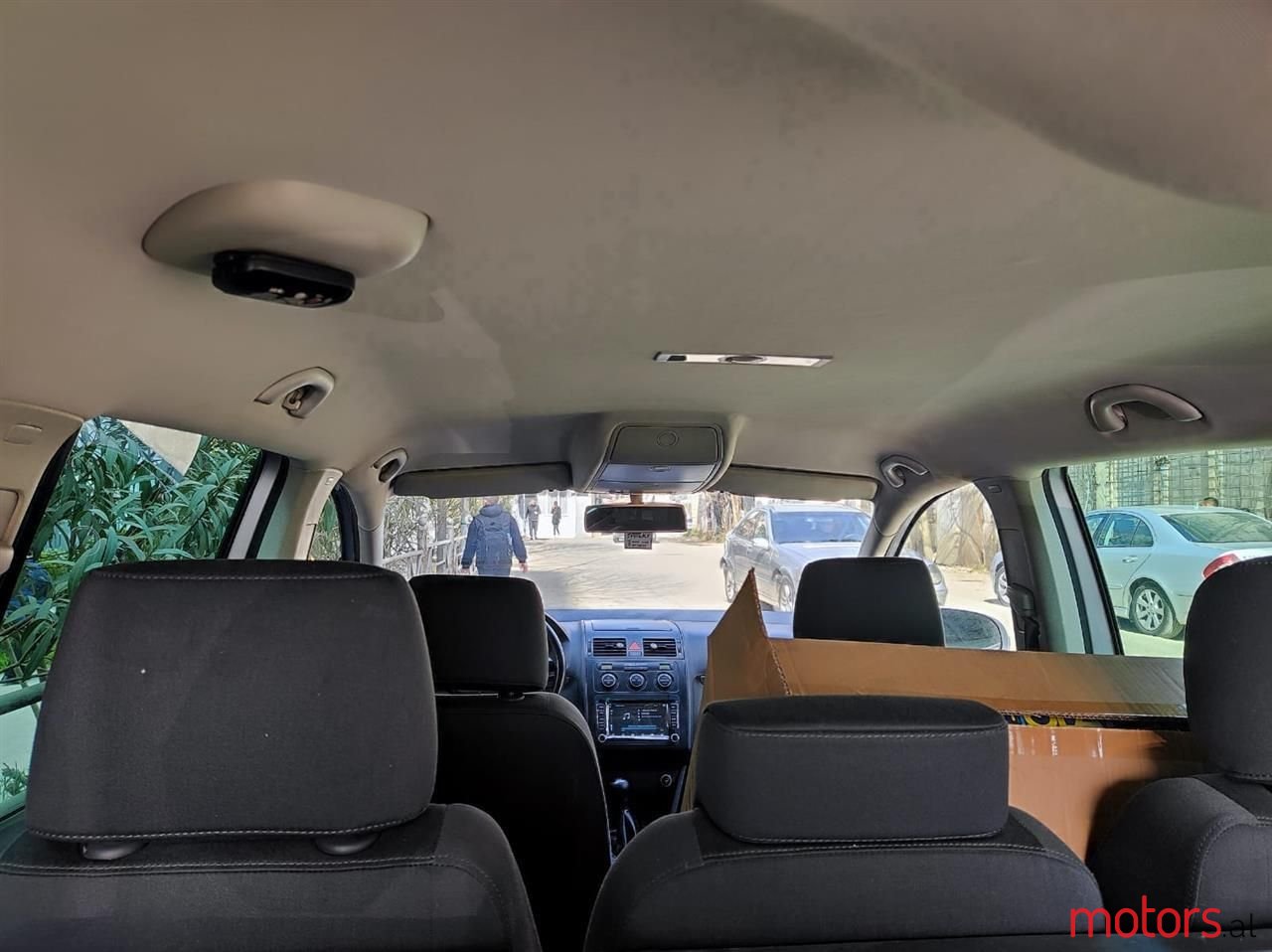 2004' Volkswagen Touran photo #6