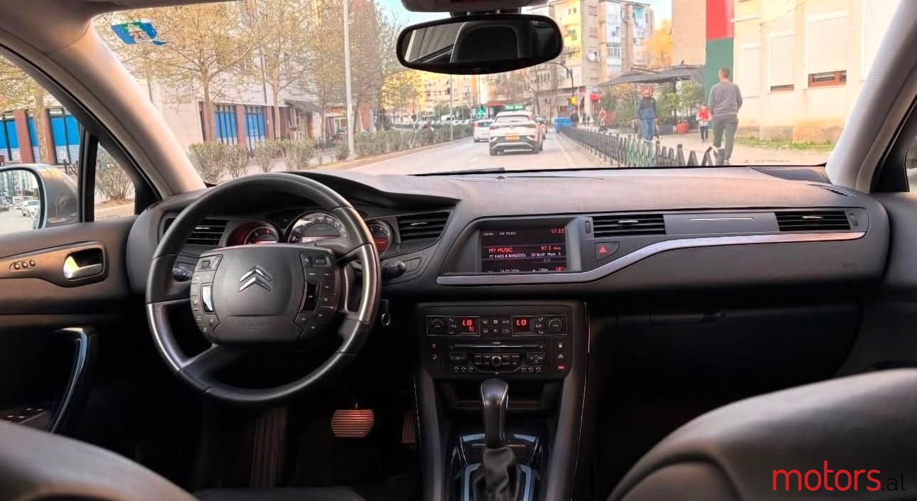 2010' Citroen C5 photo #5