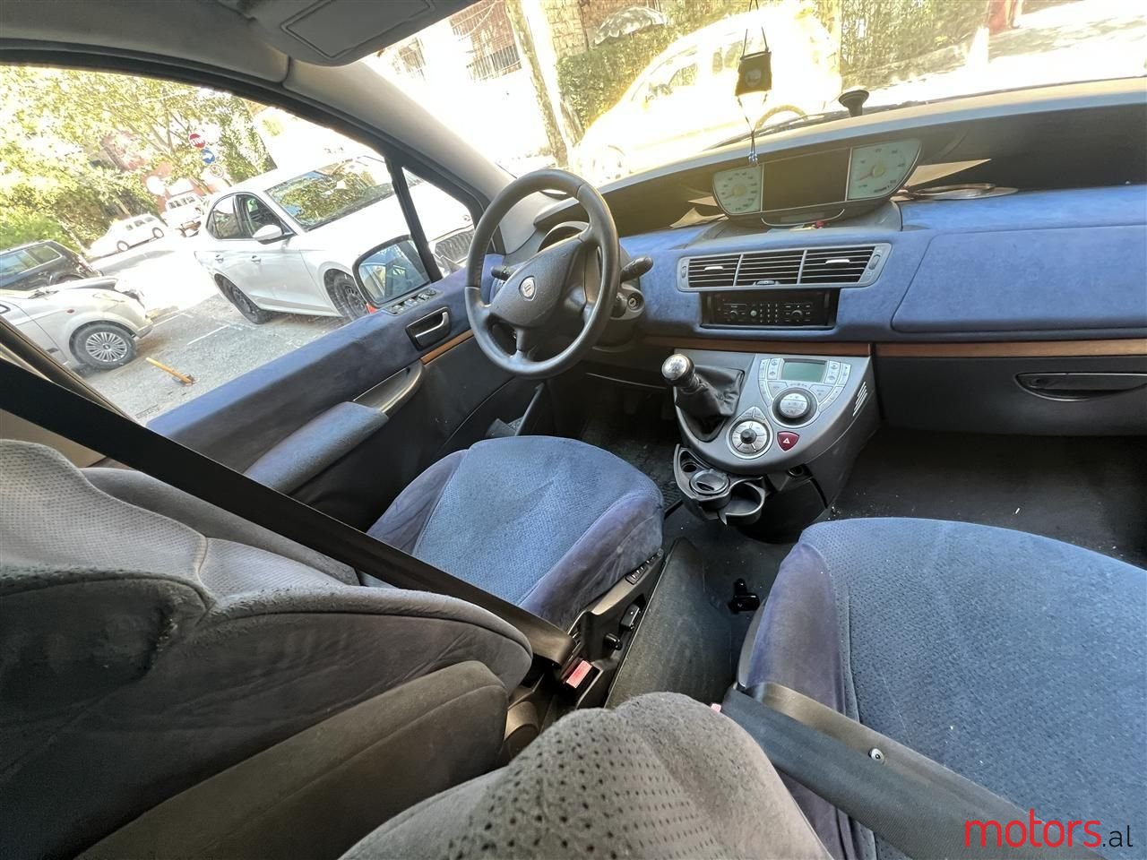 2005' Lancia Phedra photo #4