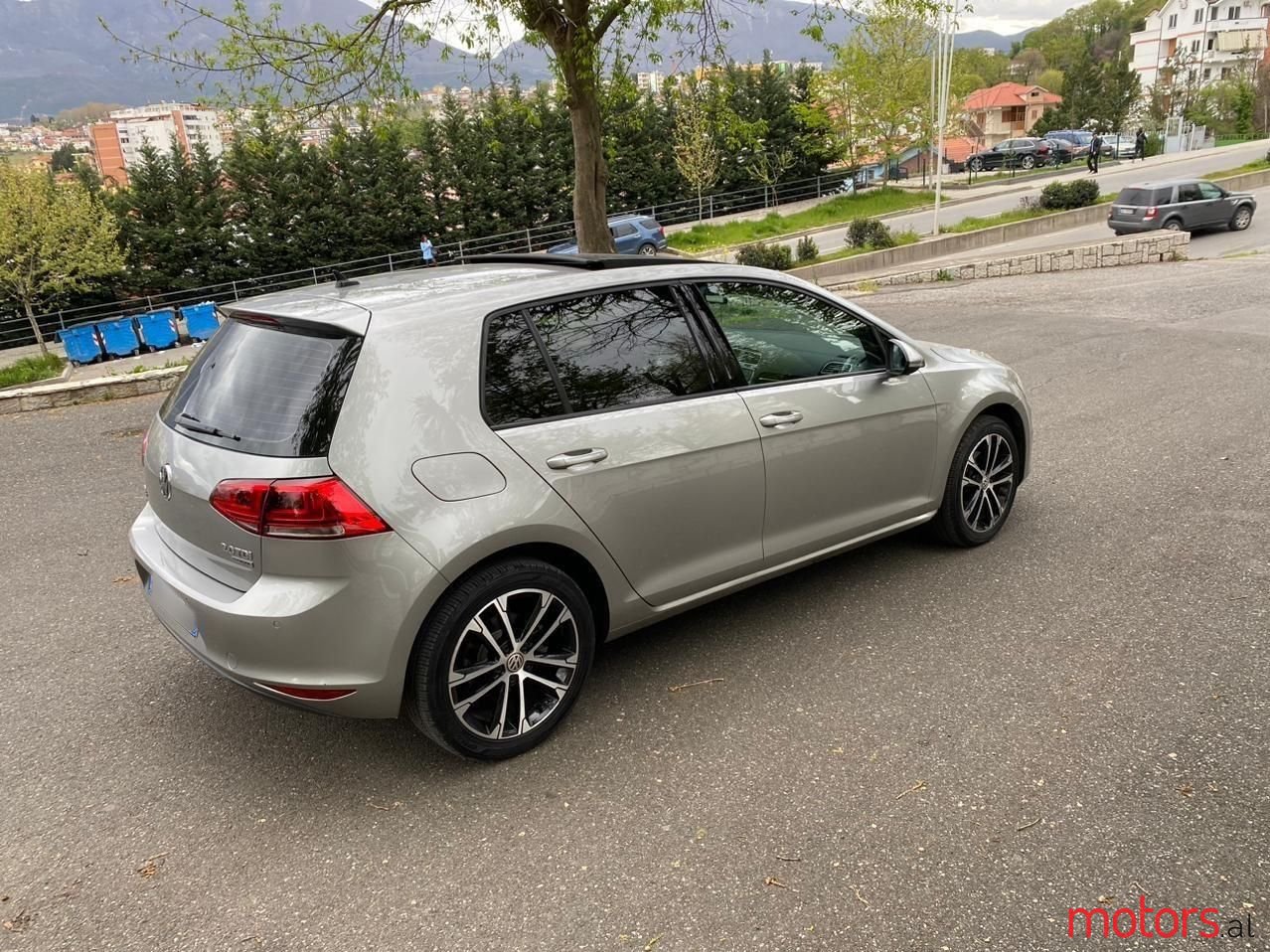 2014' Volkswagen Golf photo #2