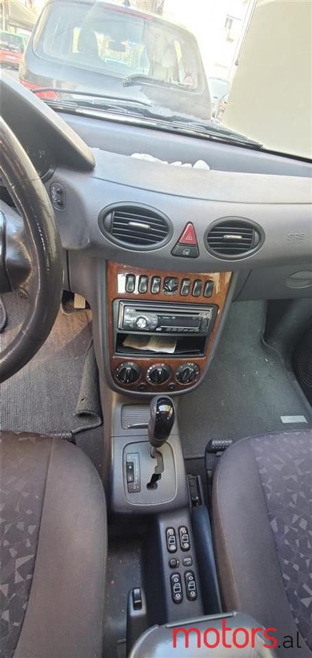 2002' Mercedes-Benz A 190 photo #4