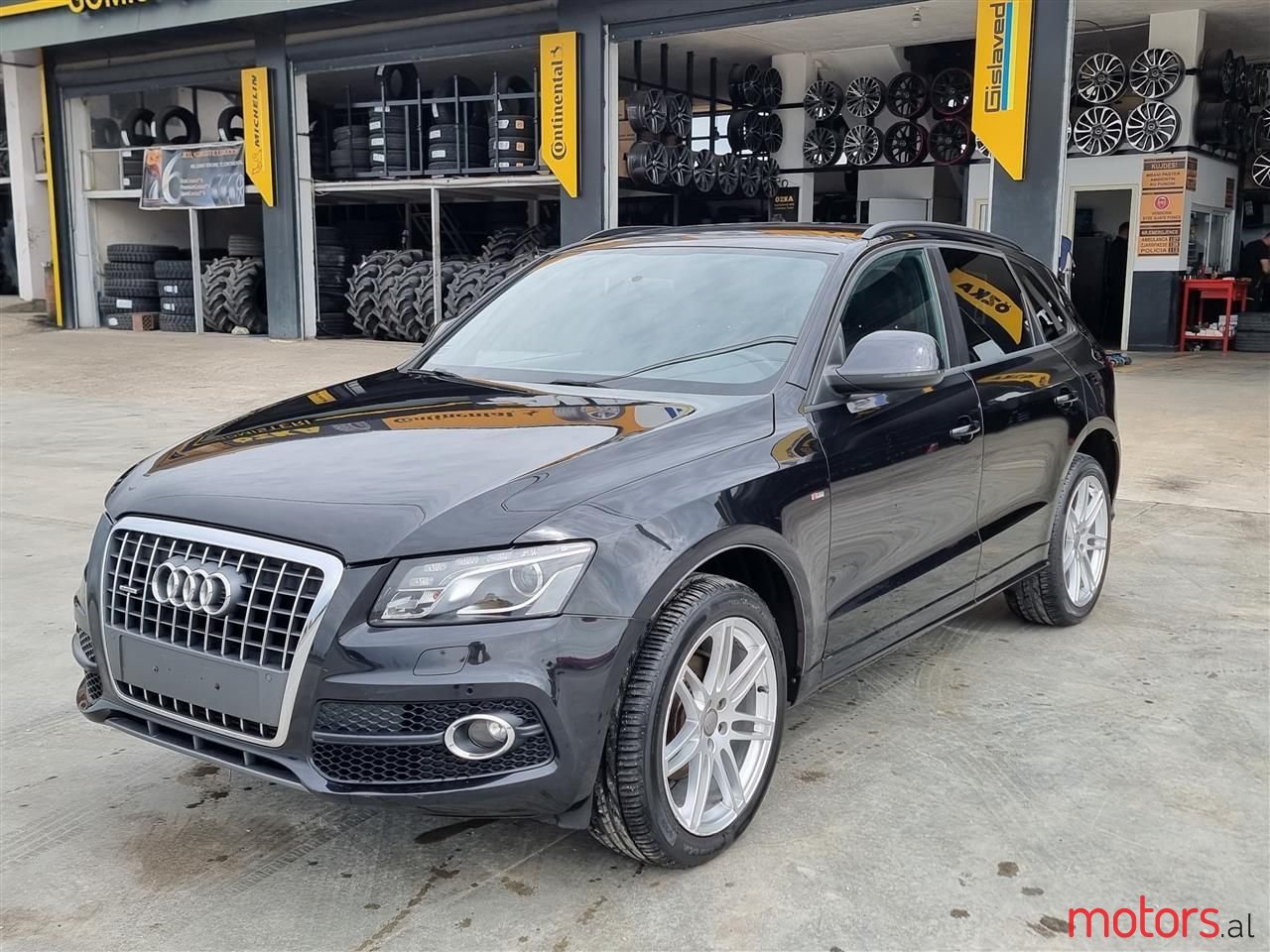 2011' Audi Q5 photo #1