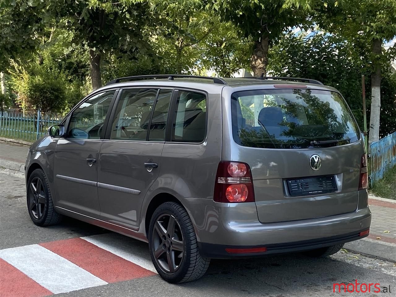2008' Volkswagen Touran photo #4