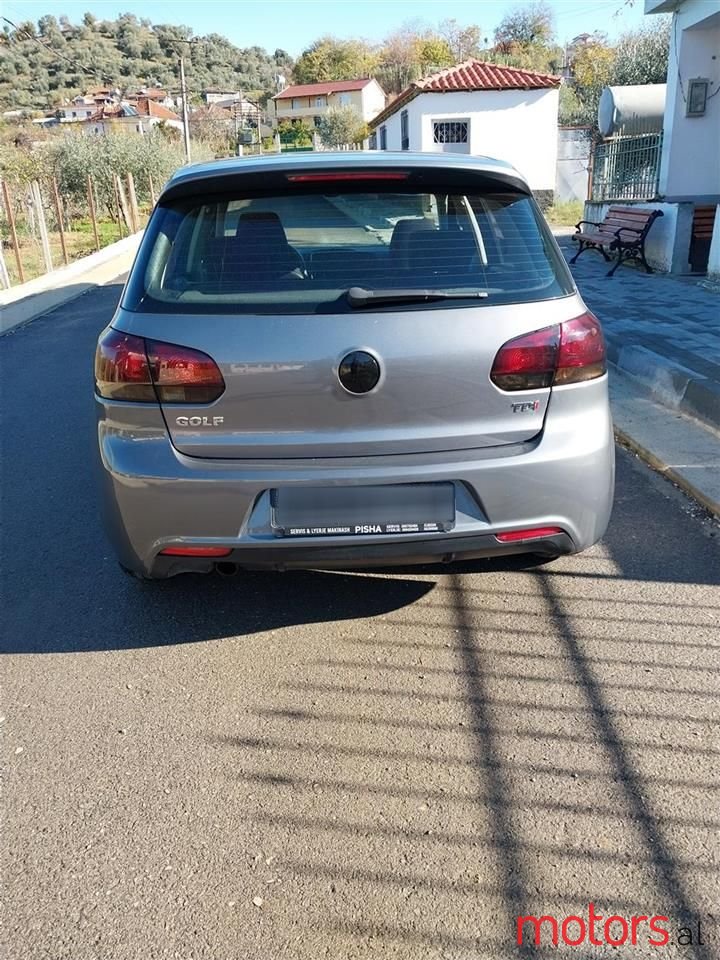 2011' Volkswagen Golf photo #2