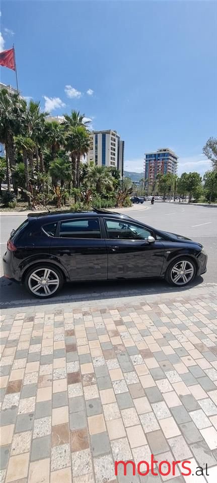 2007' SEAT Leon photo #2