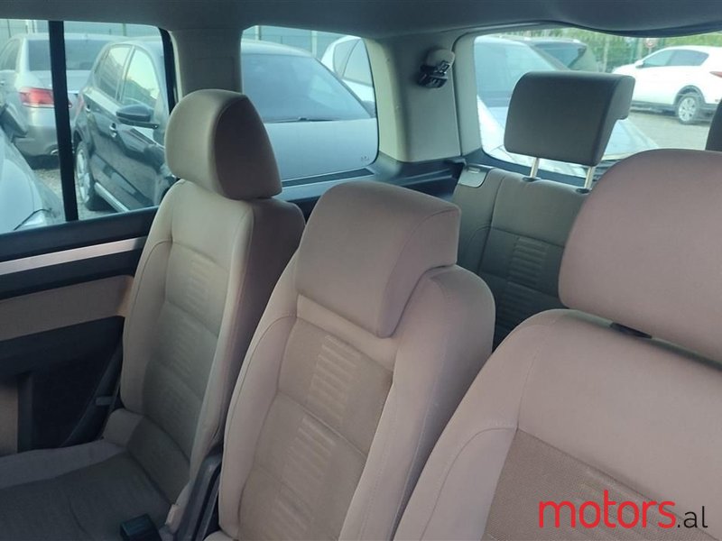 2007' Volkswagen Touran photo #4