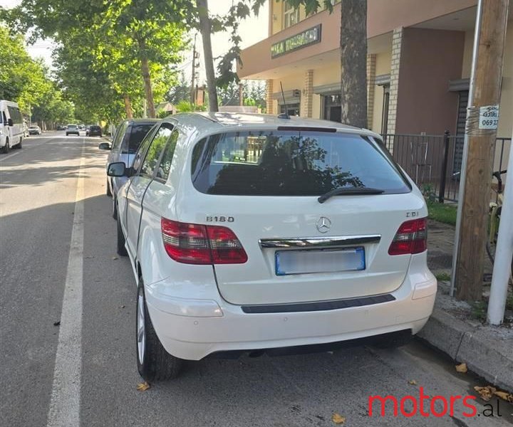 2011' Mercedes-Benz B 180 photo #5