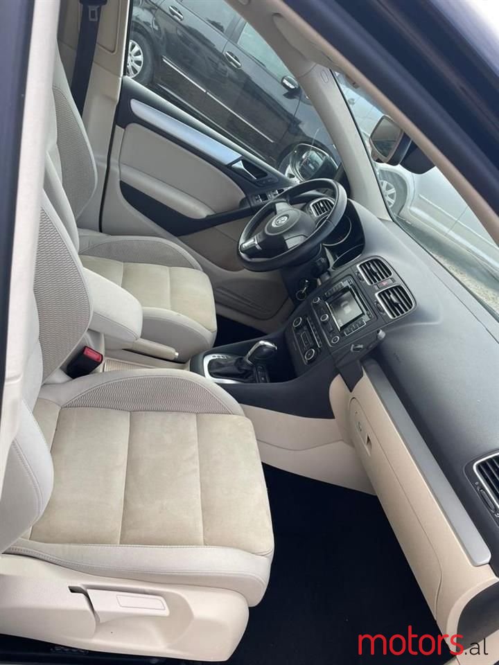 2011' Volkswagen Golf photo #6