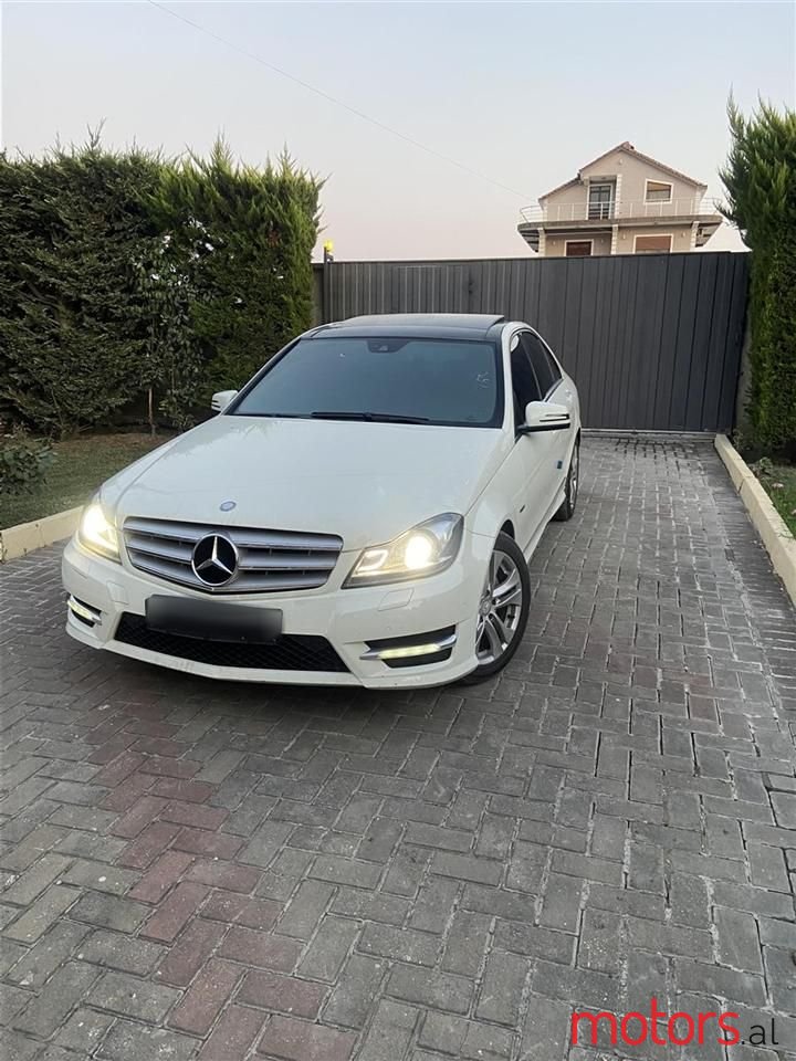 2012' Mercedes-Benz 220 photo #1