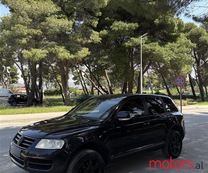 2005' Volkswagen Touareg photo #2